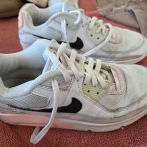 Nike White and Pink Women’s Low-Top Sneakers